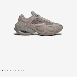 Nike Airmax muse SE size 8 college gray and metallic silver